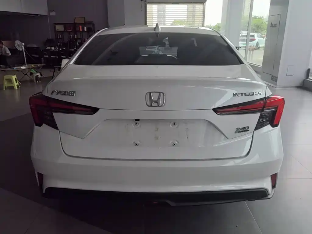 Integra 240 TURBO CVT Tech