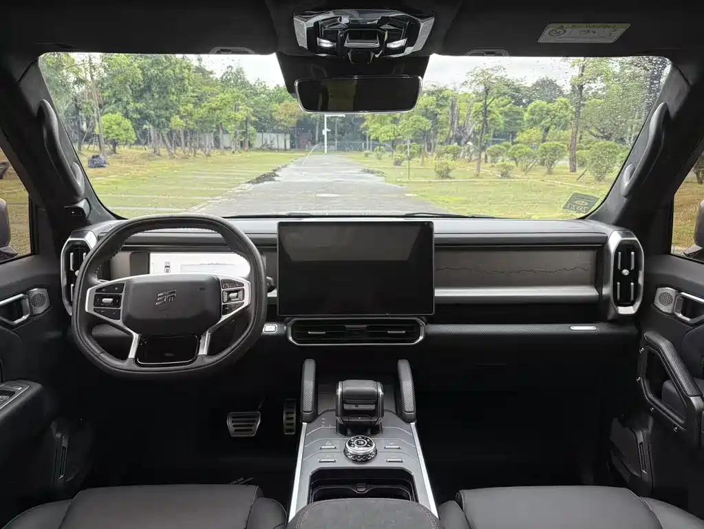 Jetour Traveller 2.0 T 4 WD Cross PRO+ Entertainment