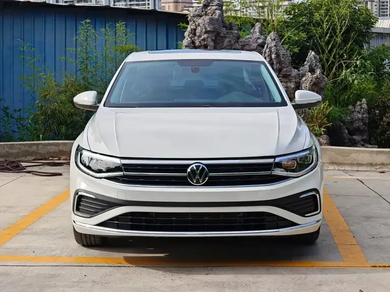 Volkswagen Bora 200 TSI DSG Joy Travel Navigation