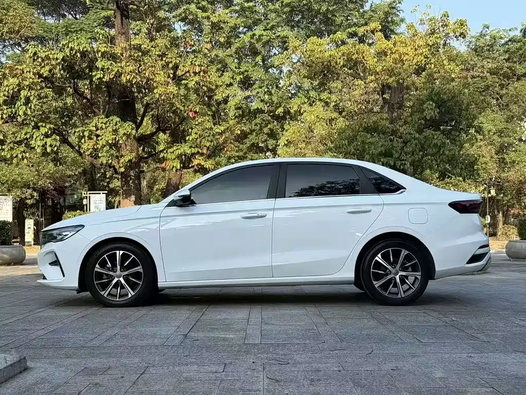Emgrand 4 th Gen 1.5 L CVT Distinguished