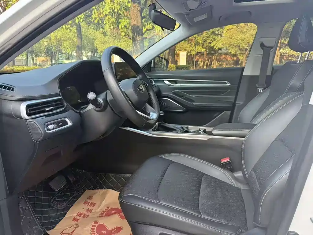 Emgrand 4 th Gen 1.5 L CVT Distinguished