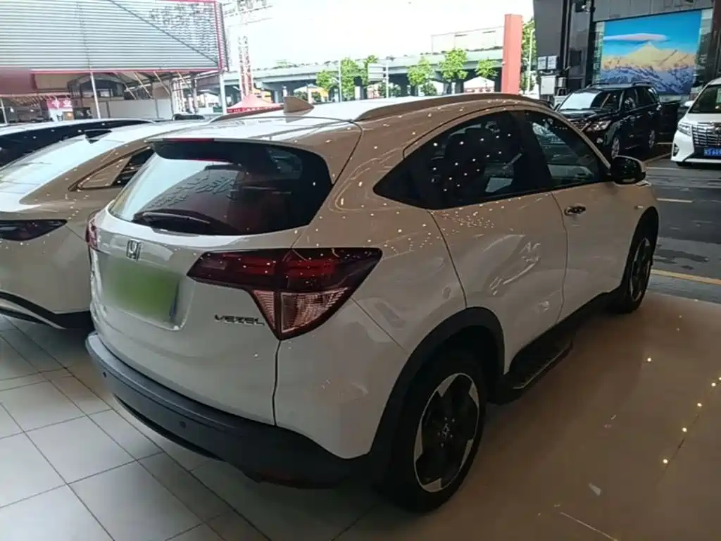 Vezel 1.8 L CVT 2 WD Pioneer