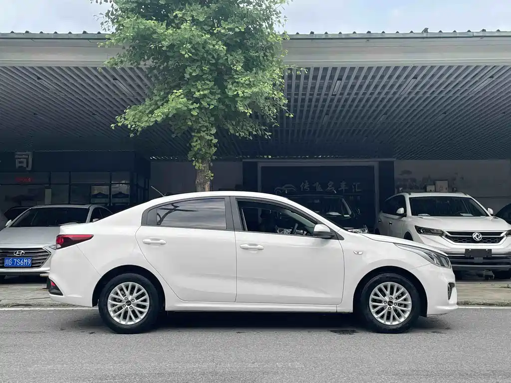 Kia K2 Sedan 1.4 L AT GLS