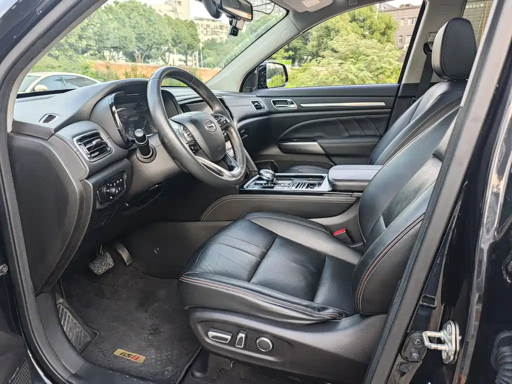 GAC Trumpchi GS8 390 T 2 WD Luxury Connected (7-seat)