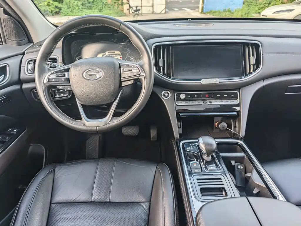 GAC Trumpchi GS8 390 T 2 WD Luxury Connected (7-seat)