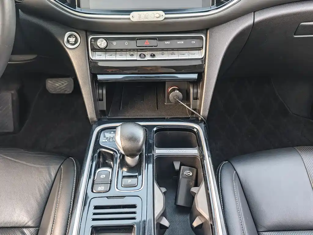 GAC Trumpchi GS8 390 T 2 WD Luxury Connected (7-seat)