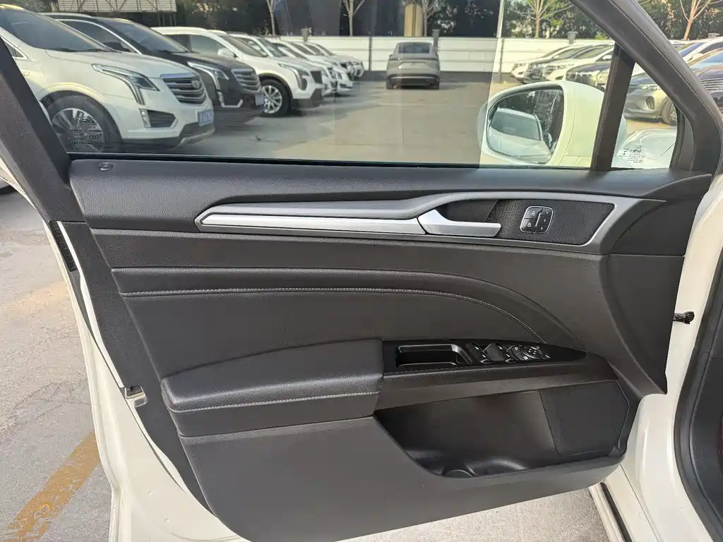 Mondeo 2.0 L GTDi240 Luxury Sport