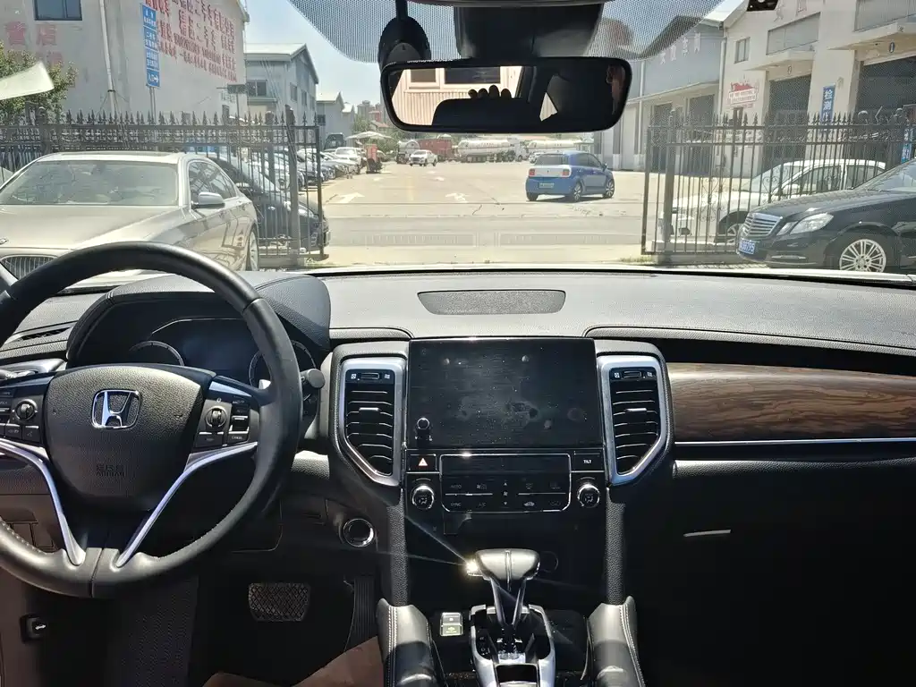 Honda UR-V 240 TURBO 2 WD Luxury CN-V