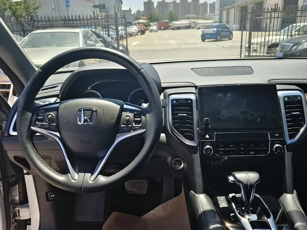 Honda UR-V 240 TURBO 2 WD Luxury CN-V