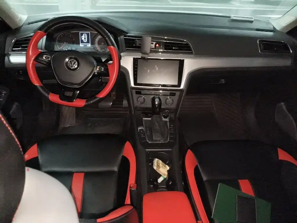 Lamando 230 TSI DSG Style CN-V