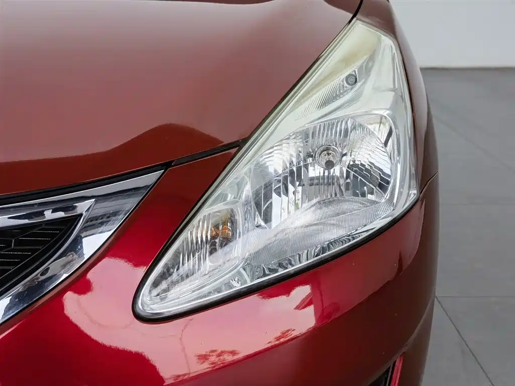 Tiida 1.6 L CVT Intelligent