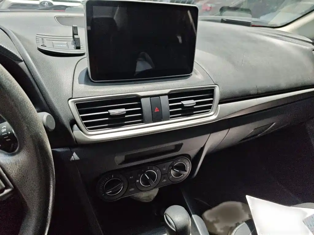 Mazda 3 Axela Sedan 1.5 L Auto Comfort CN-V