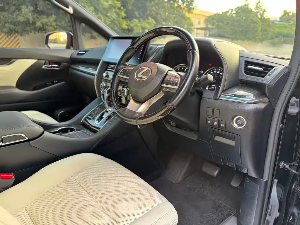 Lexus LM 300 h 7-seat Elegant