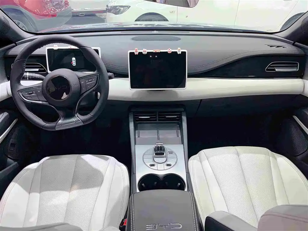 Seal 06 DM-i 80 KM Luxury