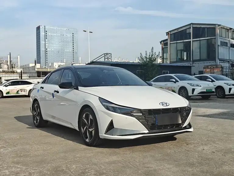 Hyundai Elantra 240 TGDi DCT LUX Distinguished