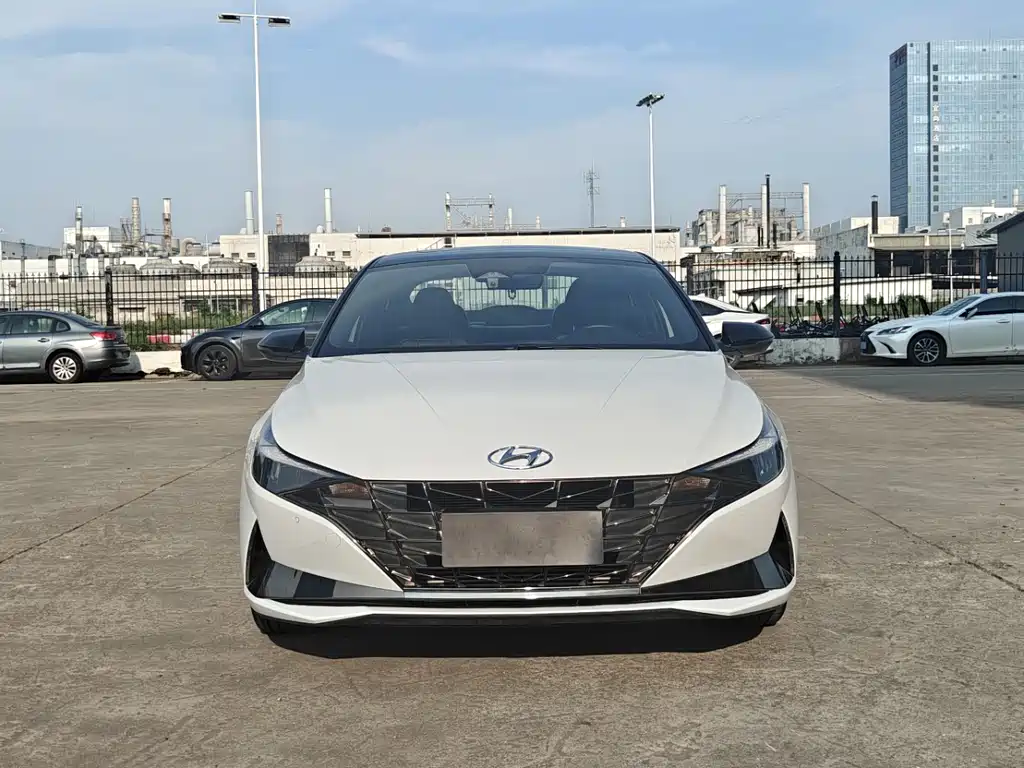 Elantra 240 TGDi DCT LUX Distinguished