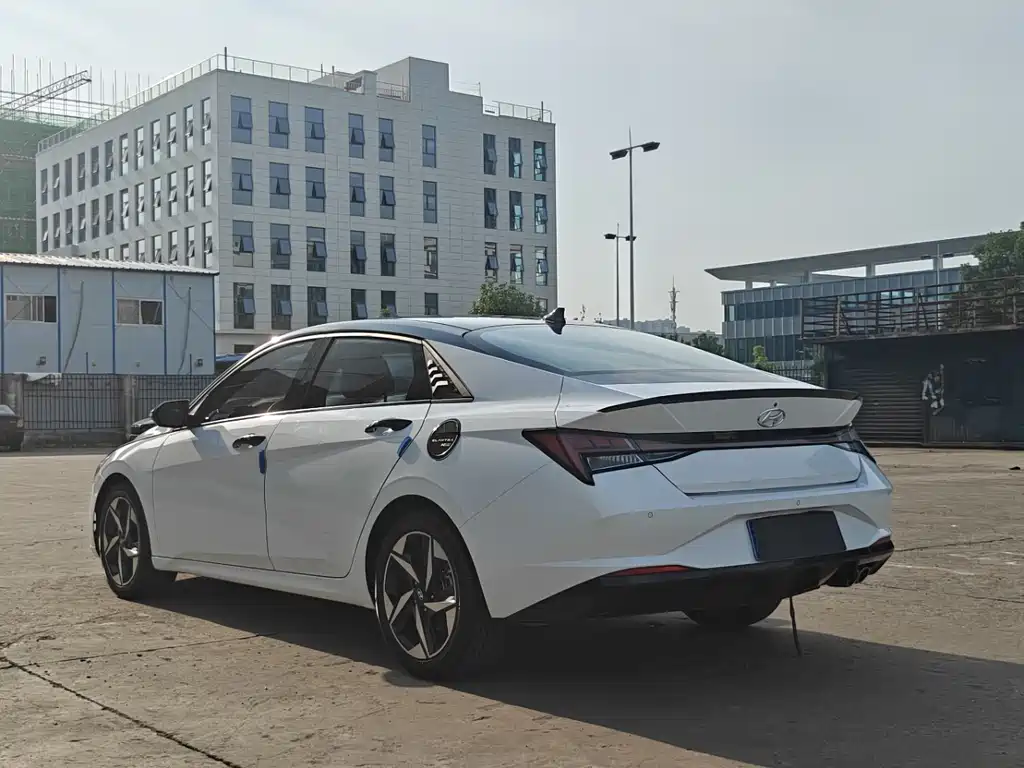 Elantra 240 TGDi DCT LUX Distinguished