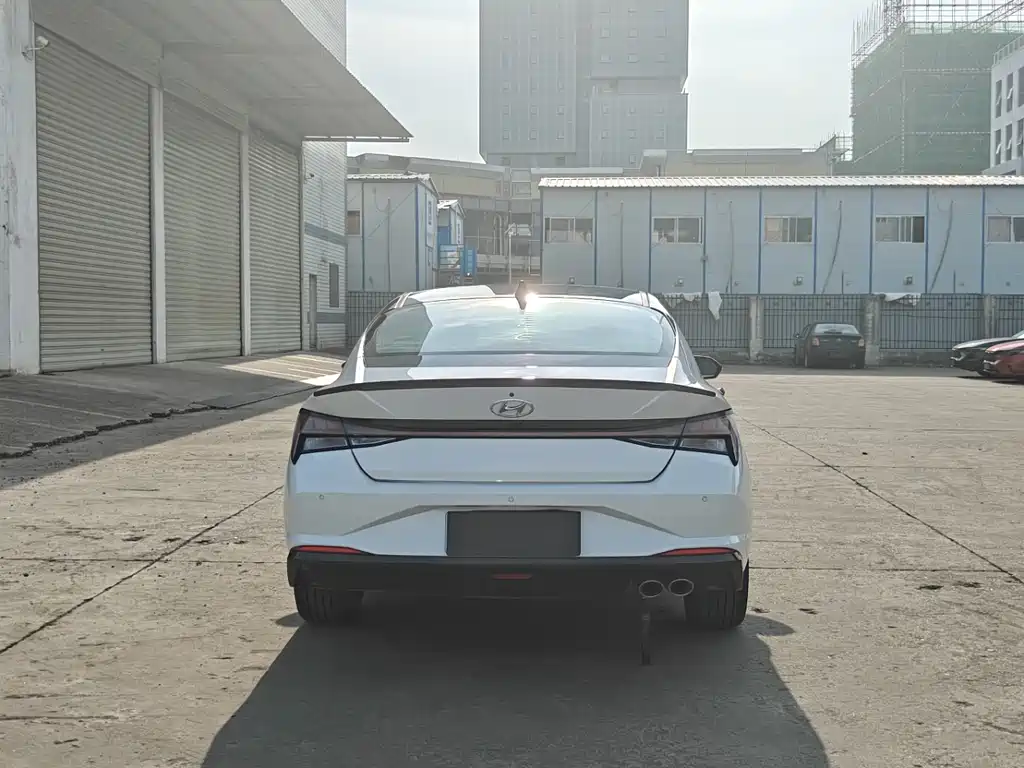 Elantra 240 TGDi DCT LUX Distinguished