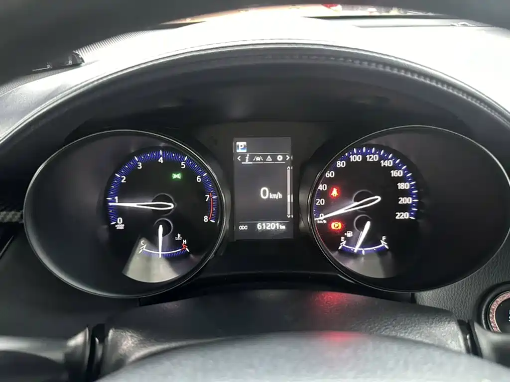 Toyota C-HR 2.0 L Leading