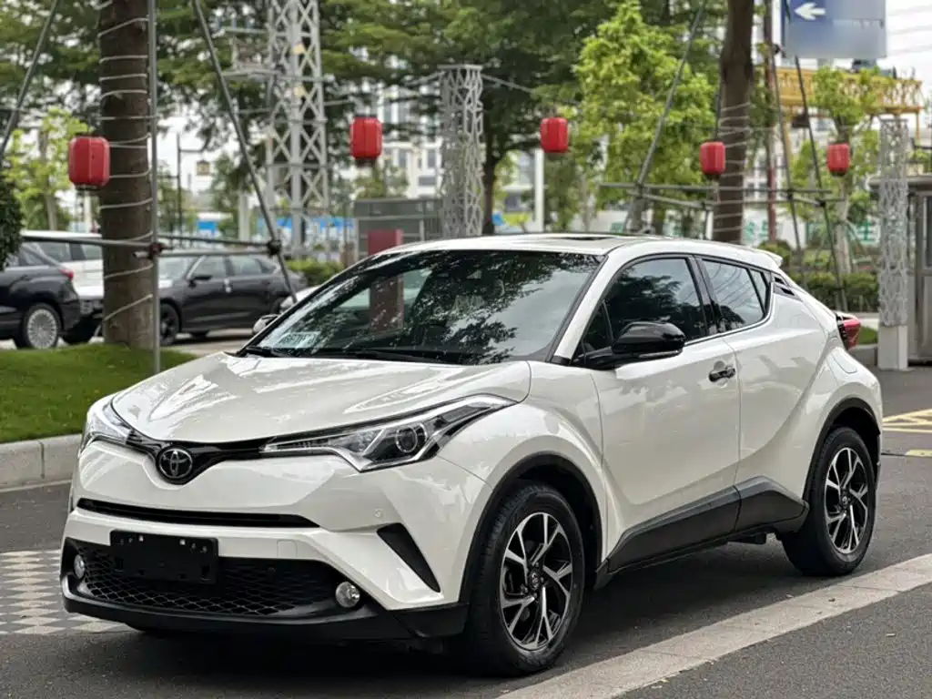 Toyota C-HR 2.0 L Leading