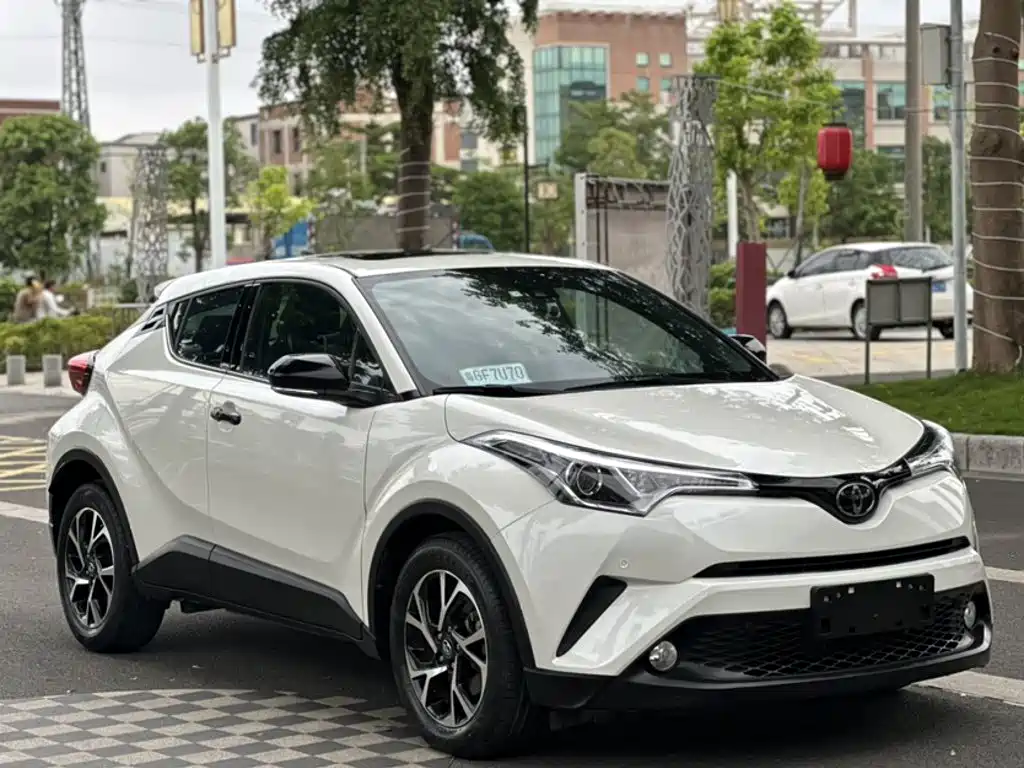 Toyota C-HR 2.0 L Leading