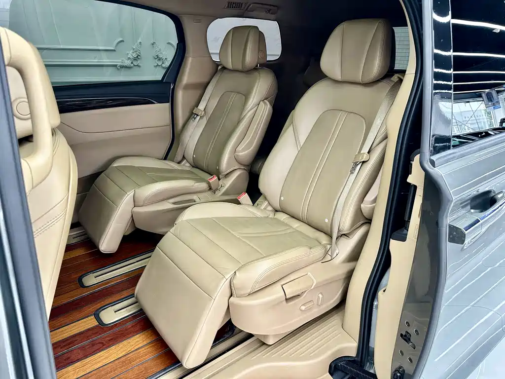 Buick GL8 ES 28 T Luxury CN-V