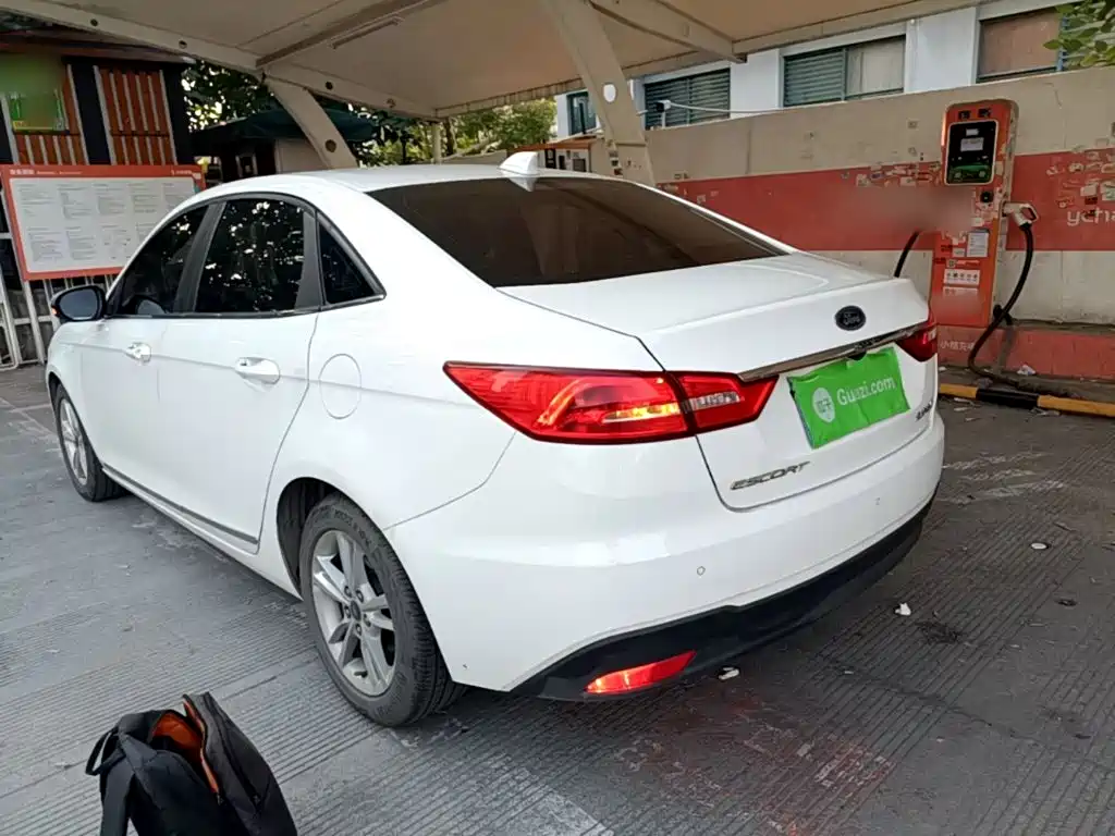 Escort Facelift 1.5 L Auto Joy CN-VI