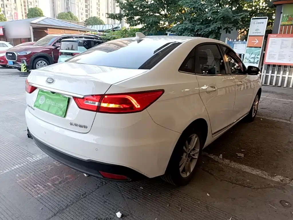 Escort Facelift 1.5 L Auto Joy CN-VI