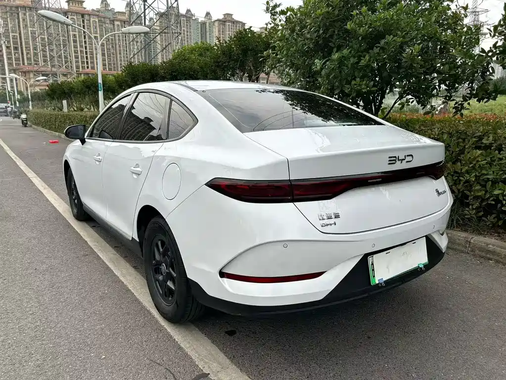 Qin PLUS DM-i Smart Drive 55 KM Leading