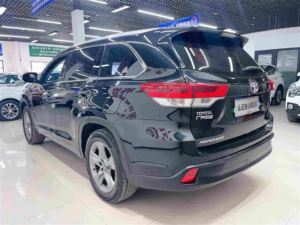 Highlander 2.0 T 4 WD Luxury 7-seat CN-V