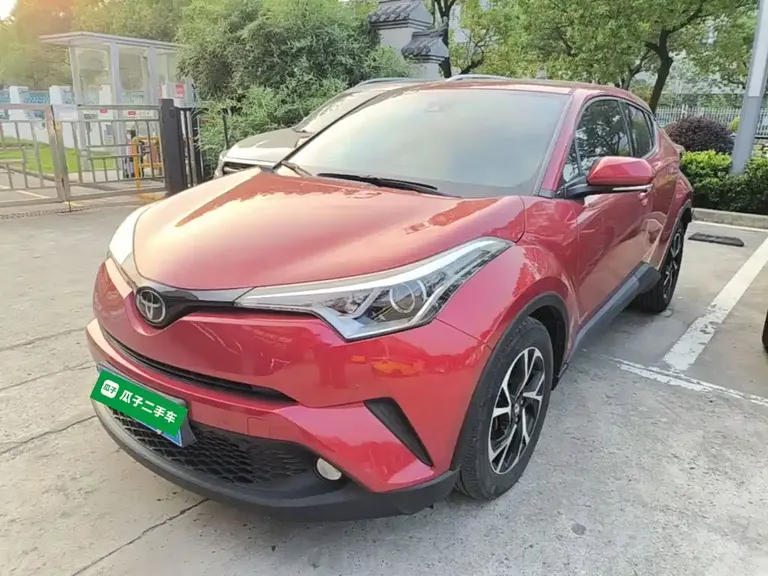 Toyota C-HR 2.0 L Leading