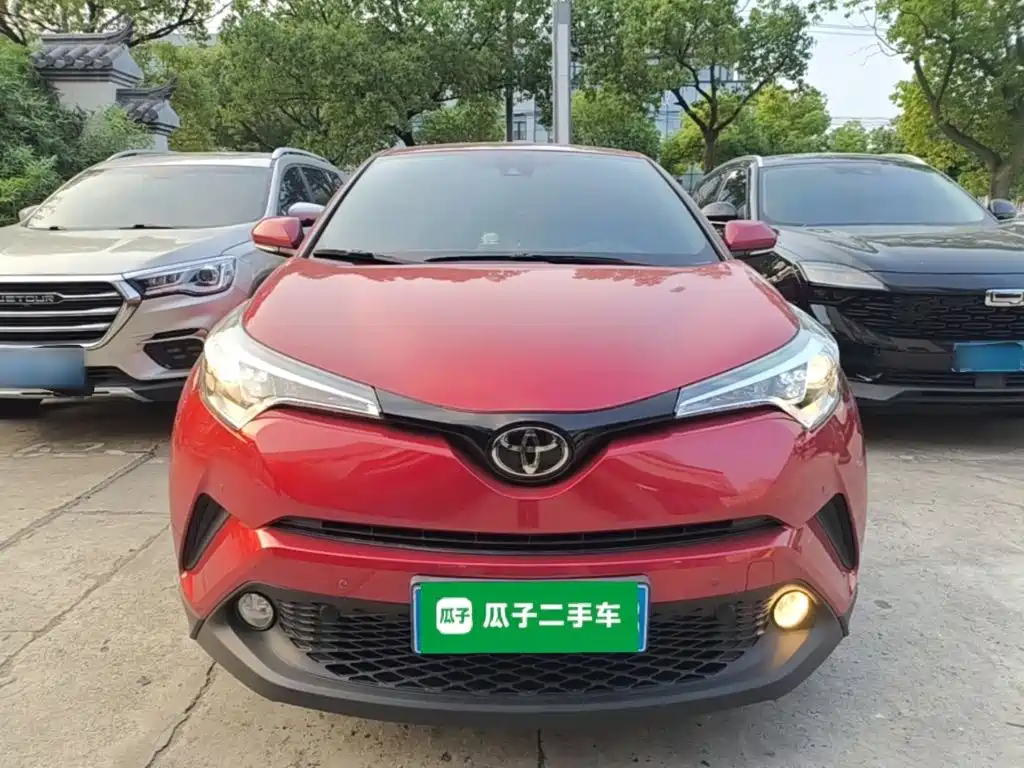 Toyota C-HR 2.0 L Leading