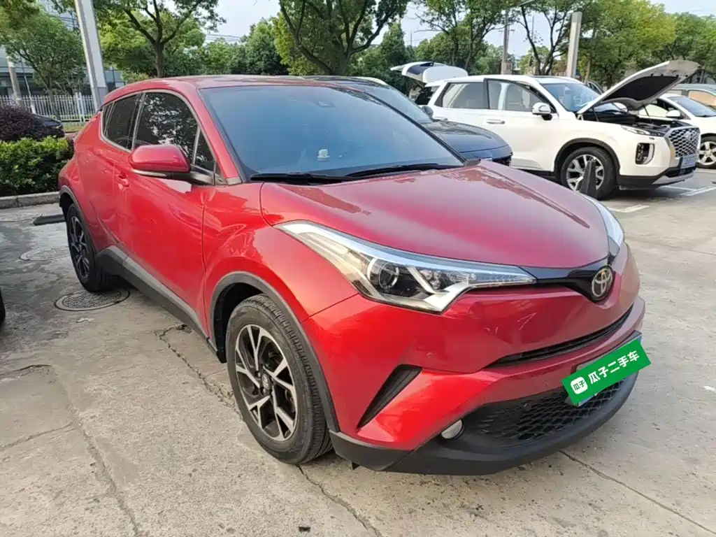 Toyota C-HR 2.0 L Leading