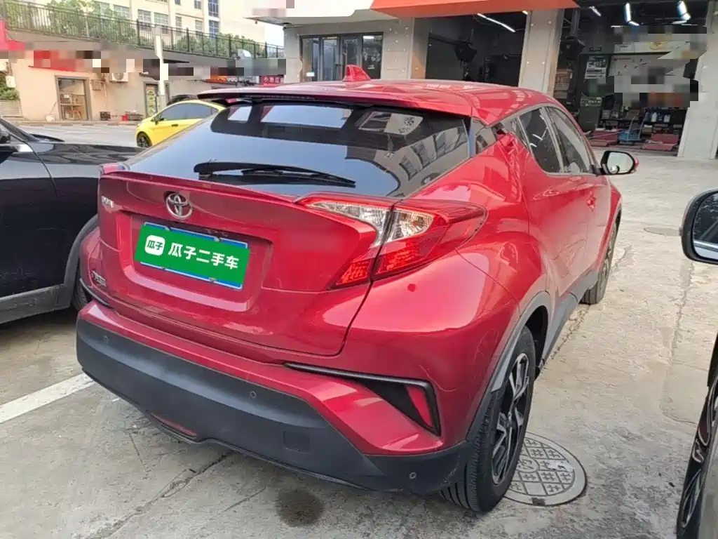 Toyota C-HR 2.0 L Leading