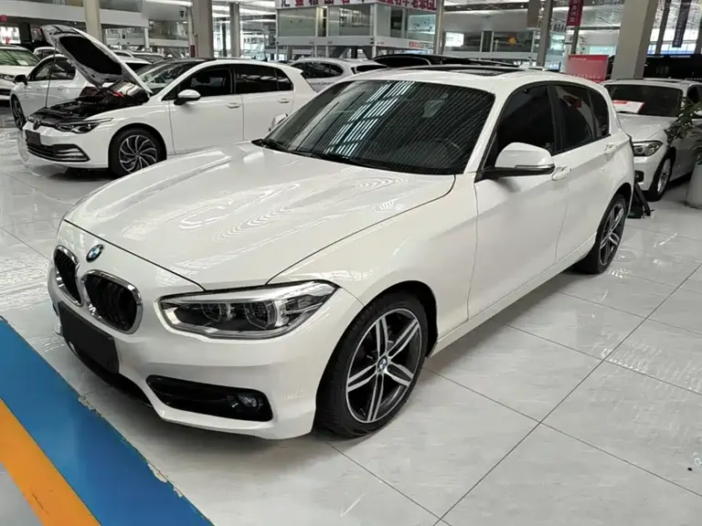 BMW 1 Series (Import) 118 i Sport Design Package