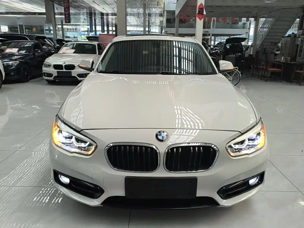 BMW 1 Series (Import) 118 i Sport Design Package