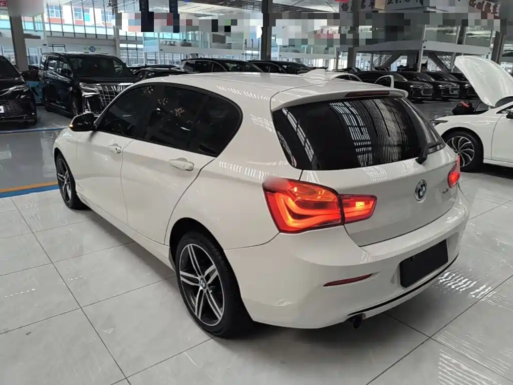 BMW 1 Series (Import) 118 i Sport Design Package