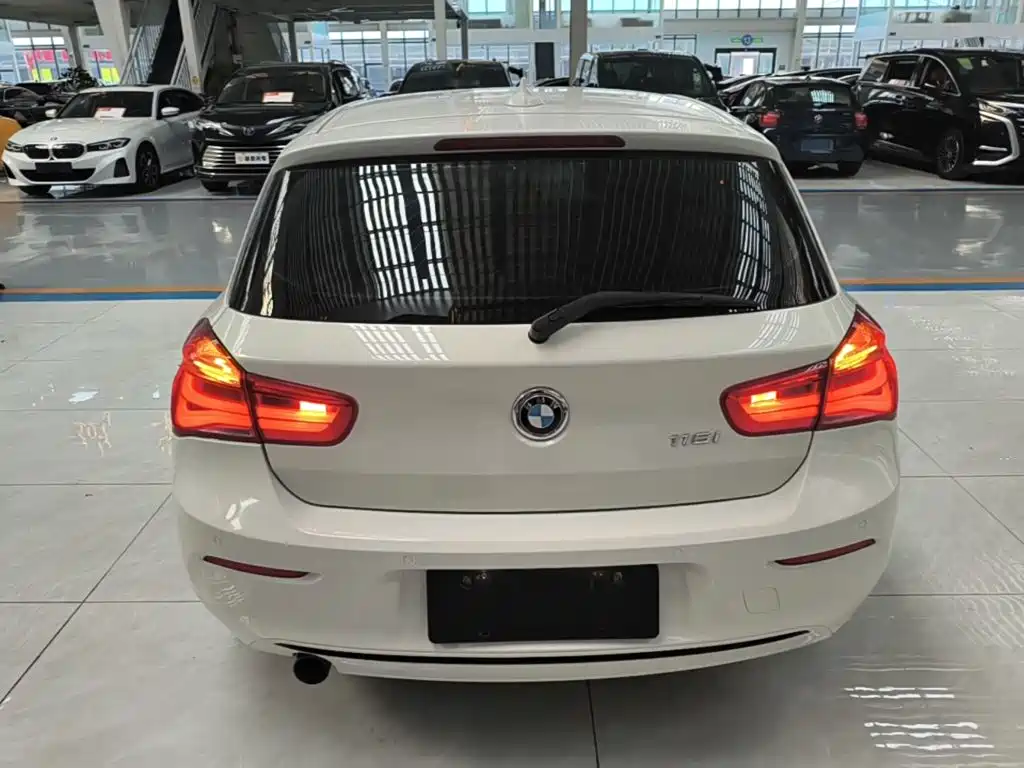 BMW 1 Series (Import) 118 i Sport Design Package