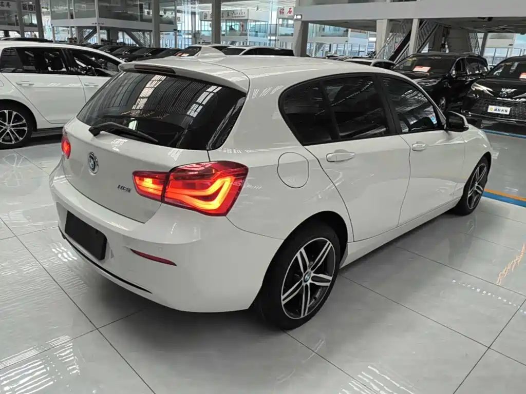 BMW 1 Series (Import) 118 i Sport Design Package