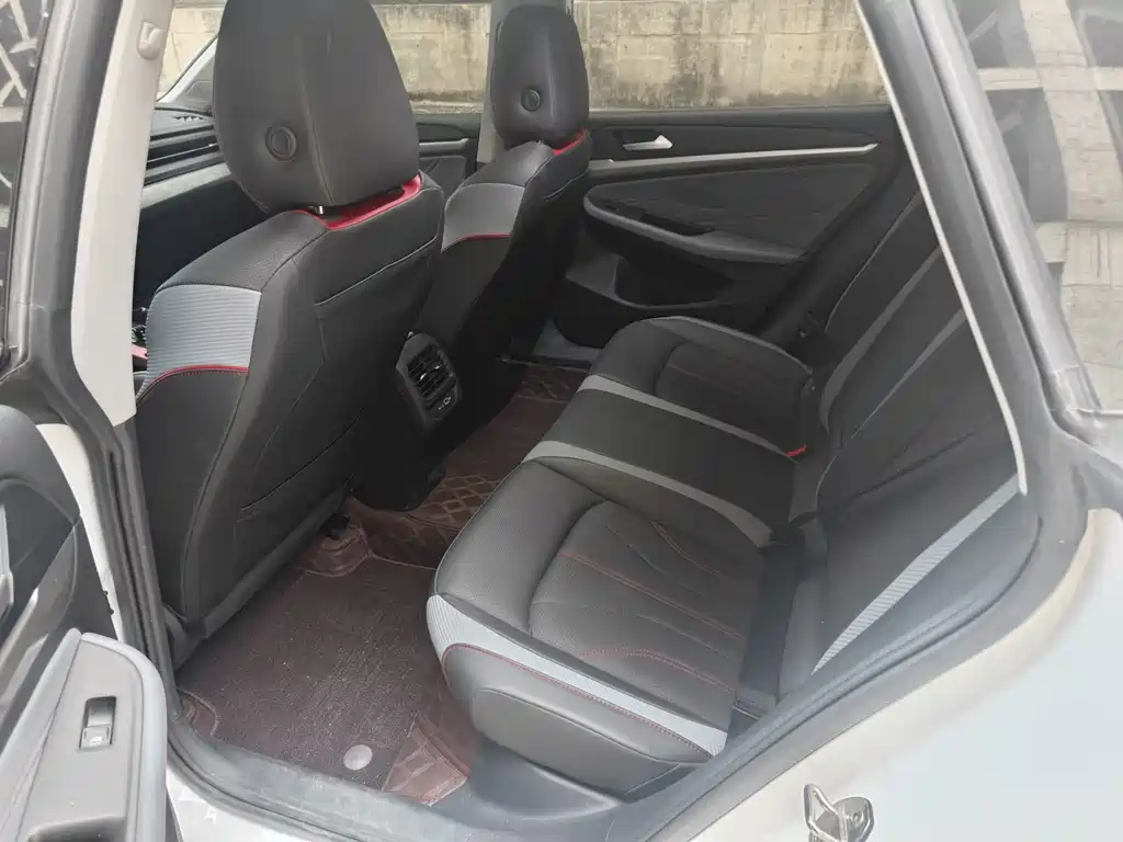 Lamando Lamando L 280 TSI DSG Dazzle Hot