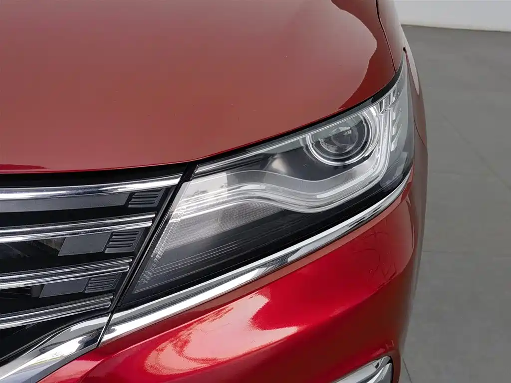 Roewe RX5 20 T 2 WD Auto Internet Smart Enjoyment