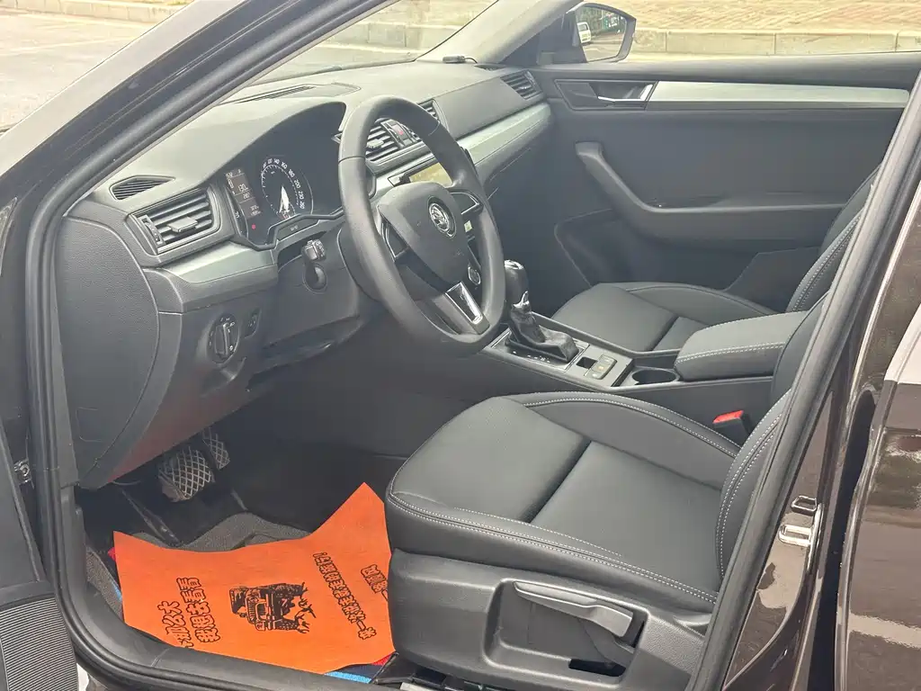 Superb TSI280 DSG Forward