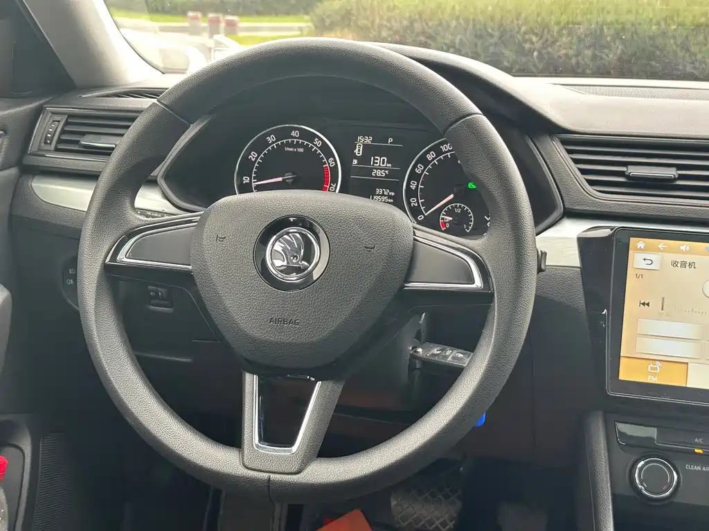 Superb TSI280 DSG Forward