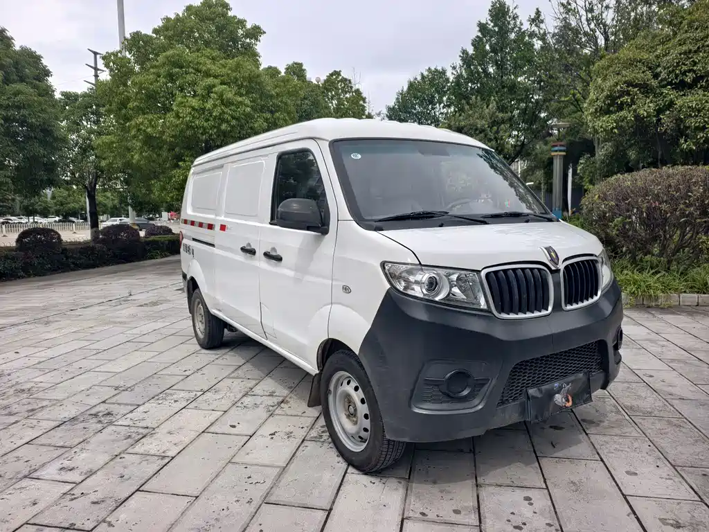 Xiaohaishi X30 1.5 L Super Enjoyment Cargo Van 2 5-seat AC SWC15 M