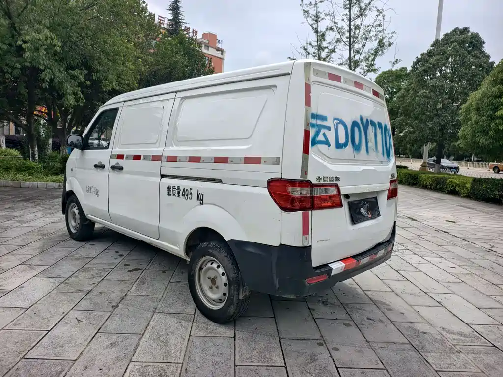 Xiaohaishi X30 1.5 L Super Enjoyment Cargo Van 2 5-seat AC SWC15 M