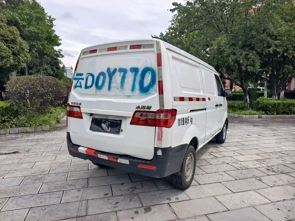 Xiaohaishi X30 1.5 L Super Enjoyment Cargo Van 2 5-seat AC SWC15 M