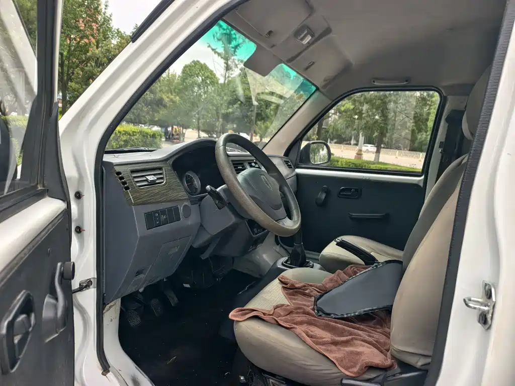 Xiaohaishi X30 1.5 L Super Enjoyment Cargo Van 2 5-seat AC SWC15 M