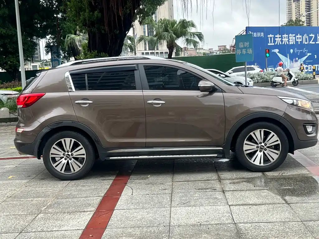 Sportage 2.0 L Auto 2 WD DLX