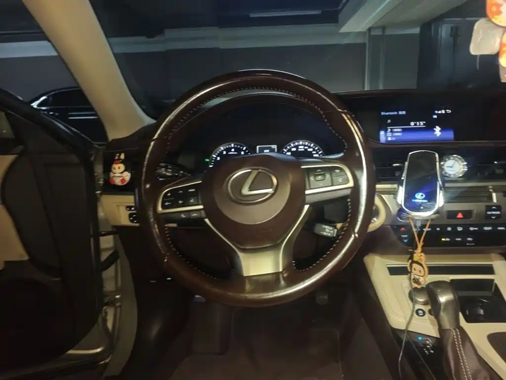 Lexus ES 200 Elite