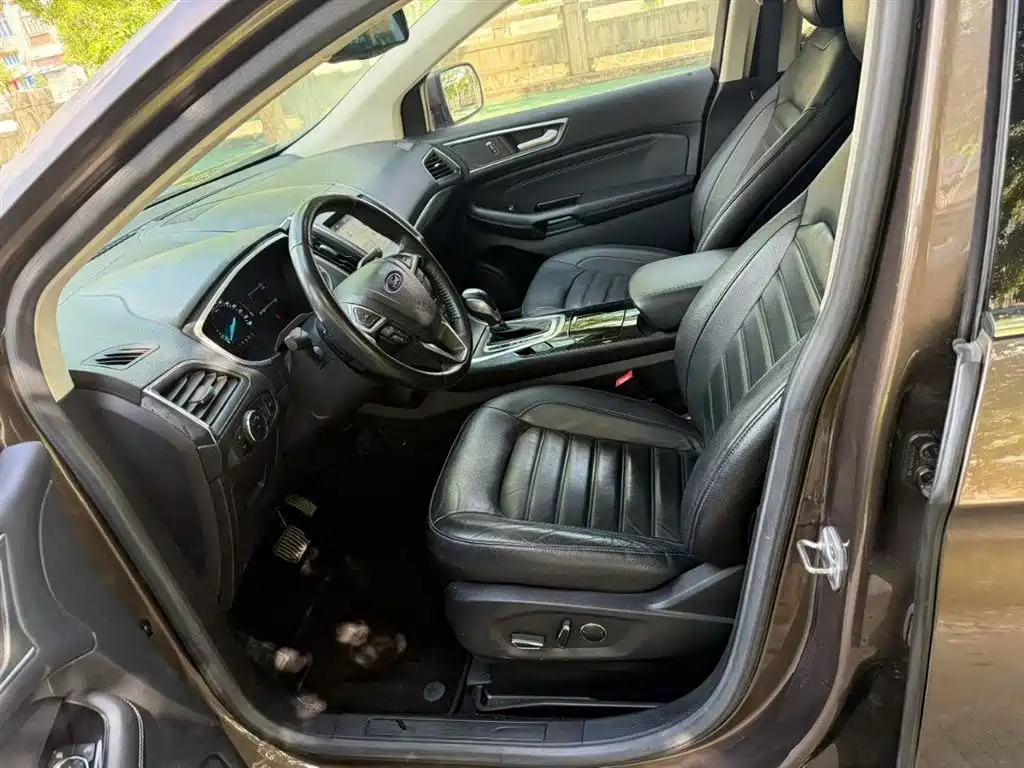 Edge EcoBoost 245 2 WD Grand Sharp 7-seat